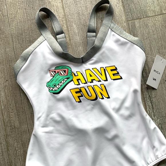 π₯π₯RVCA - REAL TALK ONE PIECEπ₯π₯ - Picture 5 of 8